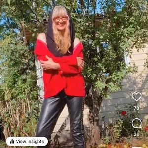 Oversized red velvet blazer, trend color Fall 2025